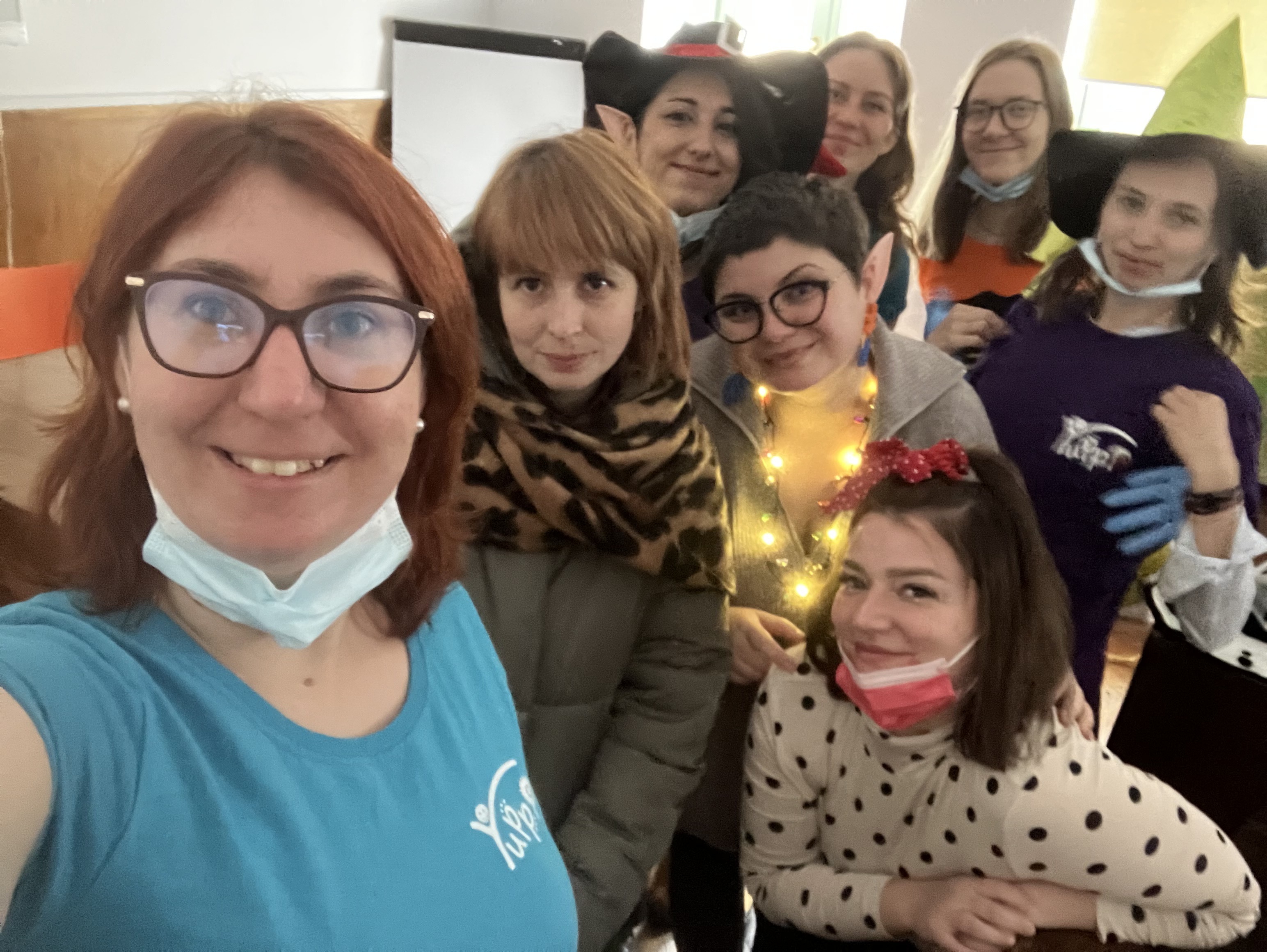 https://yuppicamp.ro/Spiridușii Yuppi Camp au dus magia la Spitalul Clinic de Urgenţă pentru Copii Cluj-Napoca