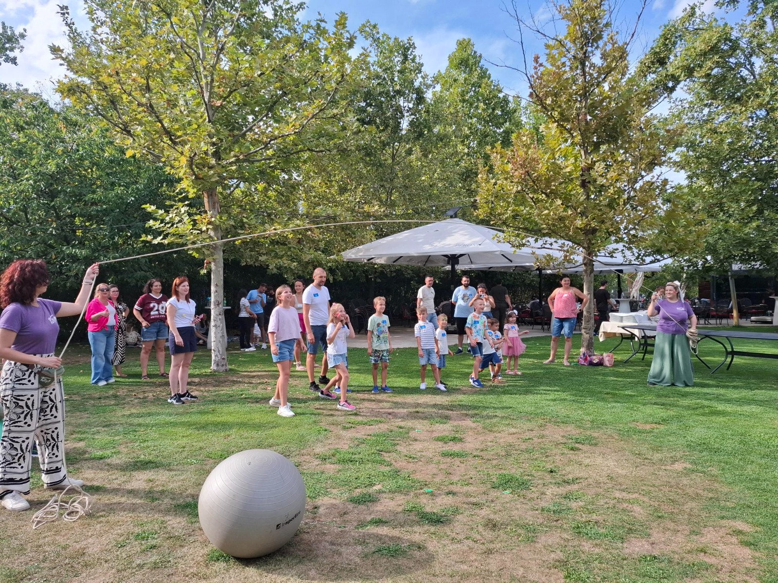 https://yuppicamp.ro/Yuppi Camp la Family Day Topmotive